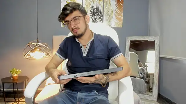 AaronFuentes7 online show from September 17, 5:36 pm