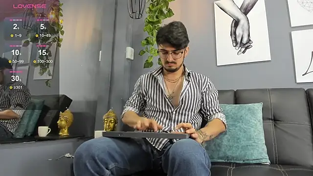 AaronFuentes7 online show from September 19, 5:57 pm
