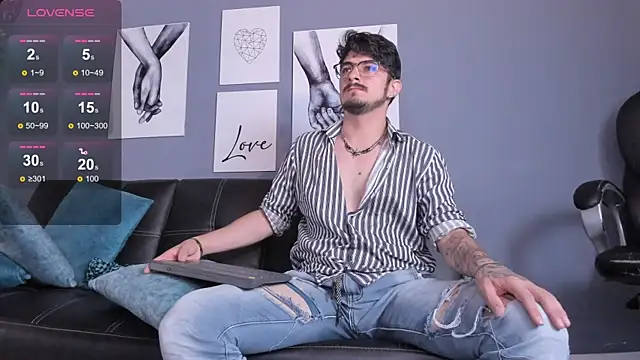 AaronFuentes7 online show from October 3, 6:27 pm