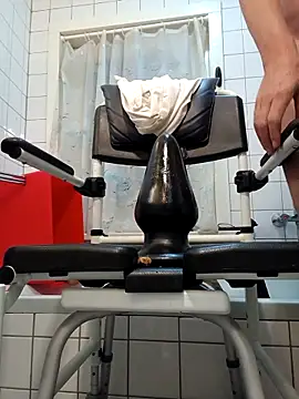 Snapshot of toywood chatting on September 25, 4:49 am toywood online show from September 25, 4:49 am