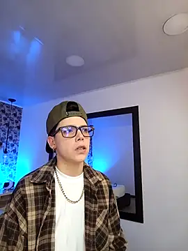 SpencerMontgomery online show from October 25, 7:19 pm