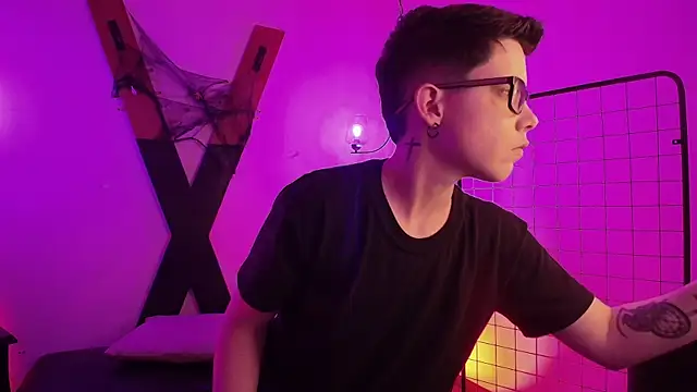 SpencerMontgomery online show from November 8, 7:34 pm