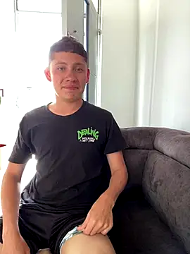 Snapshot of elfernh chatting on December 18, 6:47 pm elfernh online show from December 18, 6:47 pm