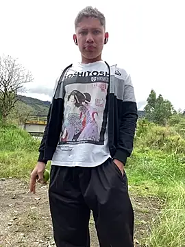 Snapshot of elfernh chatting on January 13, 3:39 pm elfernh online show from January 13, 3:39 pm