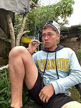 Snapshot of elfernh chatting on February 15, 10:17 pm elfernh online show from February 15, 10:17 pm