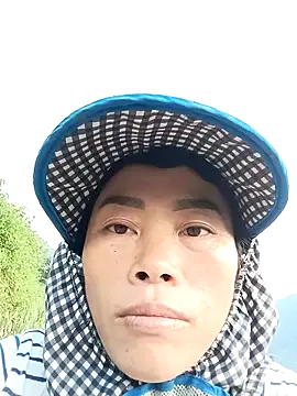 Snapshot of CoMay003 chatting on October 13, 9:53 am CoMay003 online show from October 13, 9:53 am