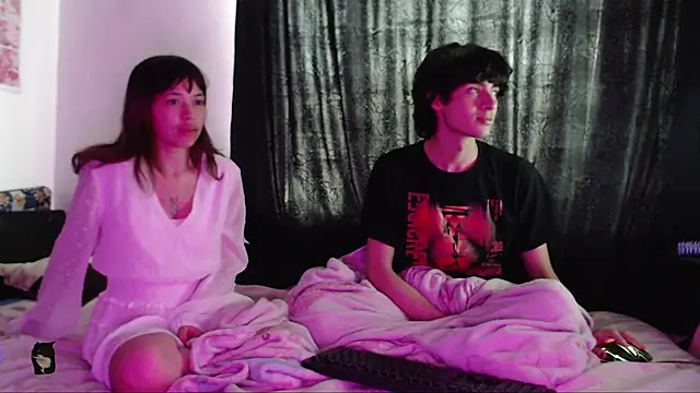 Snapshot of MixiPeach chatting on January 14, 12:33 pm MixiPeach online show from January 14, 12:33 pm