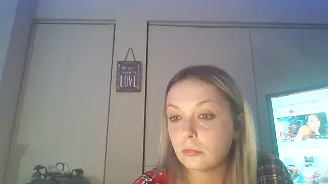 Candykissesxoxo online show from December 23, 6:33 am