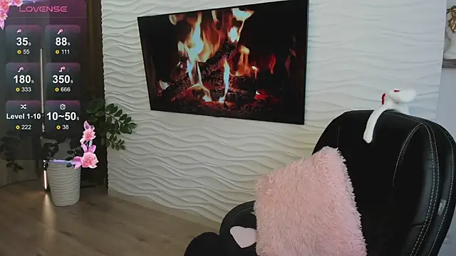 Snapshot of MoriGirl chatting on October 7, 1:08 pm MoriGirl online show from October 7, 1:08 pm