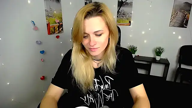 PeppyMia online show from November 5, 6:57 am