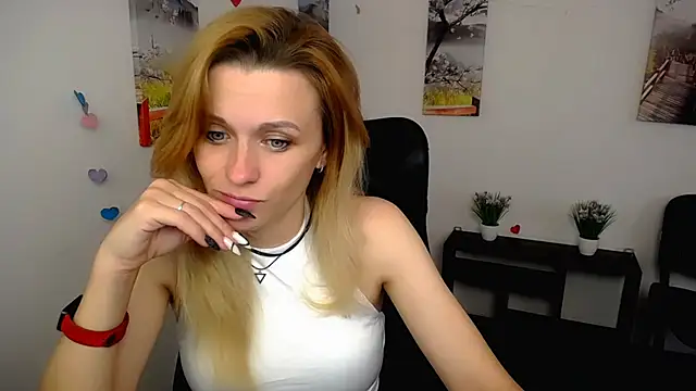 PeppyMia online show from November 8, 7:52 am