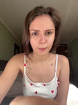 Snapshot of aurora_pink_ chatting on October 20, 10:05 am aurora pink online show from October 20, 10:05 am