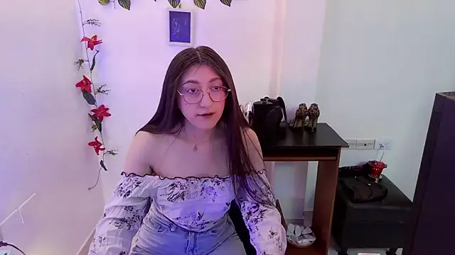 lia montserrat online show from September 29, 12:32 pm