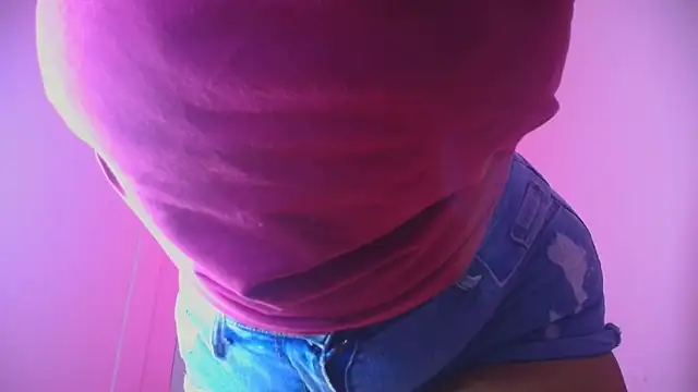 Snapshot of Cristal_hott1 chatting on October 21, 9:15 pm Cristal hott1 online show from October 21, 9:15 pm