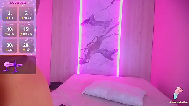 Snapshot of Cristal_hott1 chatting on October 24, 8:27 pm Cristal hott1 online show from October 24, 8:27 pm