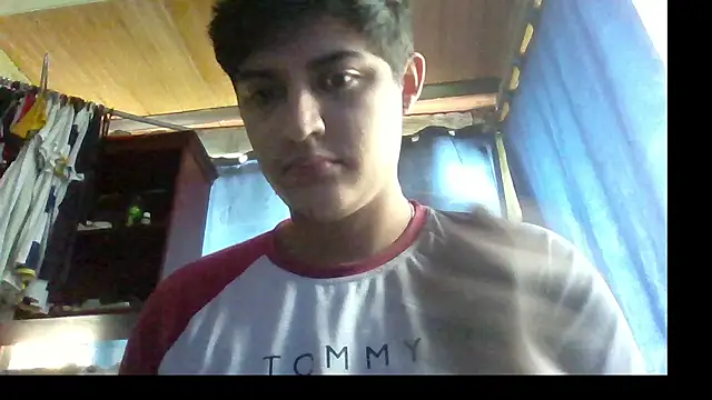 Snapshot of yesitwink_ chatting on December 18, 6:14 pm yesitwink online show from December 18, 6:14 pm