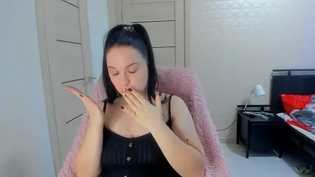 Snapshot of VoxxAura chatting on December 17, 12:55 pm VoxxAura online show from December 17, 12:55 pm