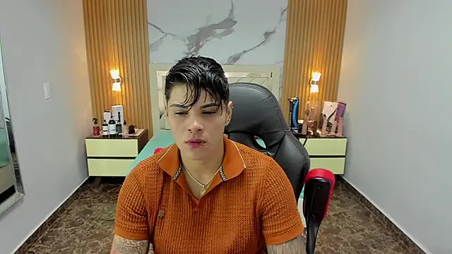 Snapshot of KAROLLJONES1 chatting on October 9, 3:04 am KAROLLJONES1 online show from October 9, 3:04 am