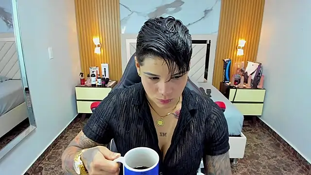 Snapshot of KAROLLJONES1 chatting on October 10, 10:53 pm KAROLLJONES1 online show from October 10, 10:53 pm