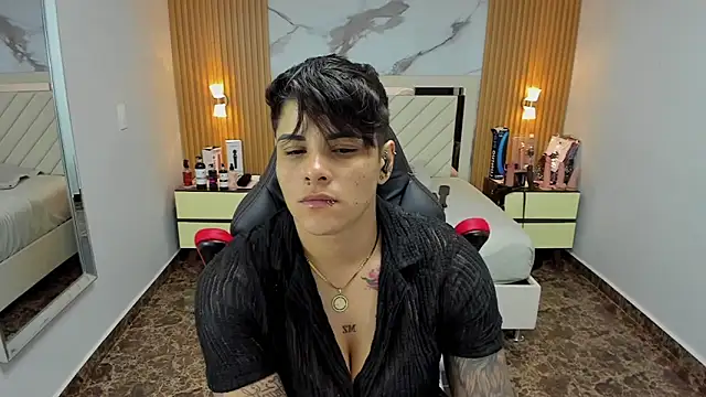 Snapshot of KAROLLJONES1 chatting on October 16, 7:37 pm KAROLLJONES1 online show from October 16, 7:37 pm