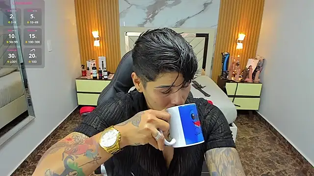 Snapshot of KAROLLJONES1 chatting on October 18, 7:36 pm KAROLLJONES1 online show from October 18, 7:36 pm