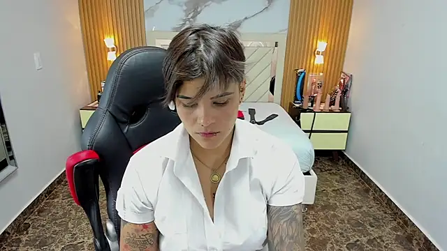 Snapshot of KAROLLJONES1 chatting on October 30, 7:36 pm KAROLLJONES1 online show from October 30, 7:36 pm