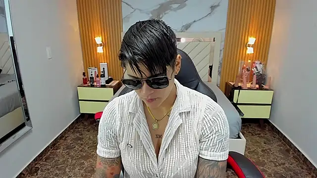 Snapshot of KAROLLJONES1 chatting on November 20, 7:13 pm KAROLLJONES1 online show from November 20, 7:13 pm