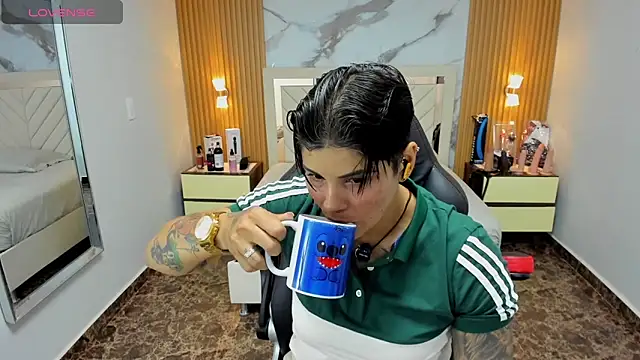 Snapshot of KAROLLJONES1 chatting on November 25, 7:14 pm KAROLLJONES1 online show from November 25, 7:14 pm