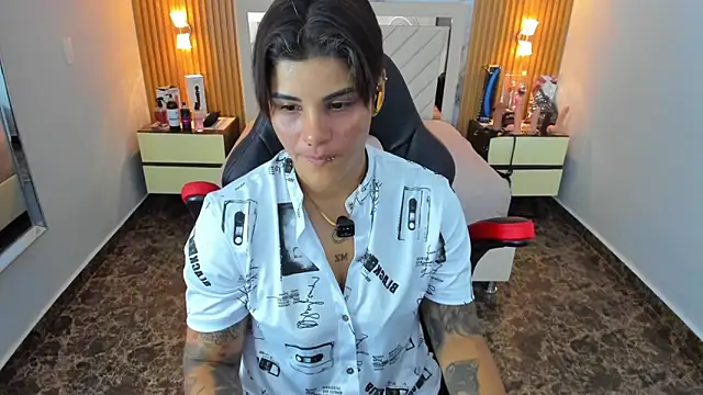 Snapshot of KAROLLJONES1 chatting on November 27, 7:38 pm KAROLLJONES1 online show from November 27, 7:38 pm