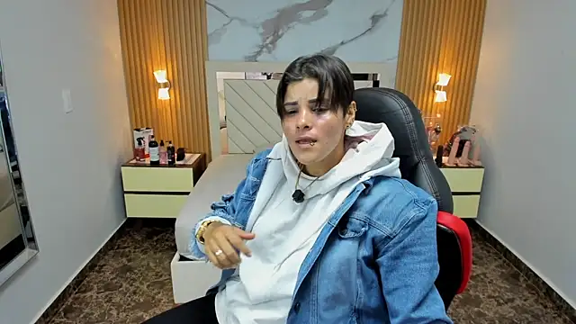 Snapshot of KAROLLJONES1 chatting on November 28, 7:38 pm KAROLLJONES1 online show from November 28, 7:38 pm