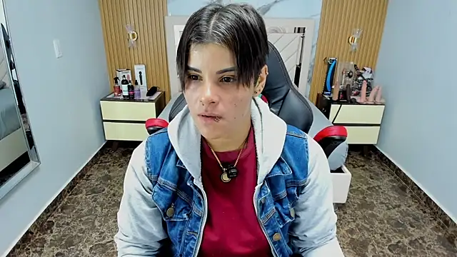 Snapshot of KAROLLJONES1 chatting on December 1, 7:19 pm KAROLLJONES1 online show from December 1, 7:19 pm