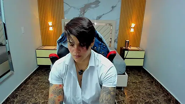 KAROLLJONES1 online show from March 3, 7:20 pm