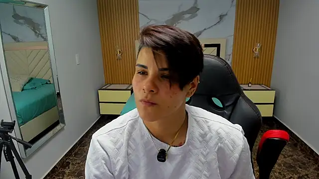 KAROLLJONES1 online show from March 7, 7:00 pm