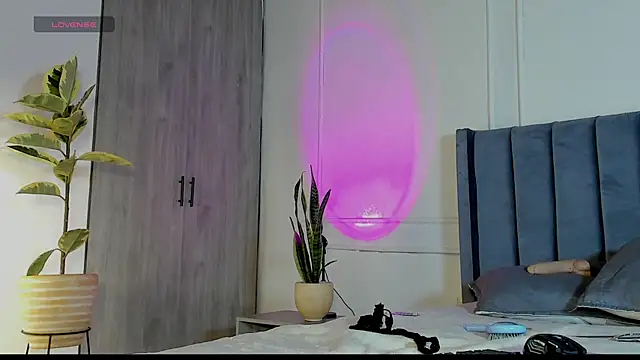 Snapshot of Ice_Princess_ chatting on October 5, 5:50 am Ice Princess online show from October 5, 5:50 am