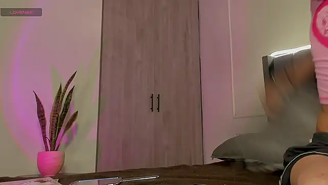 Snapshot of Ice_Princess_ chatting on October 13, 6:13 am Ice Princess online show from October 13, 6:13 am