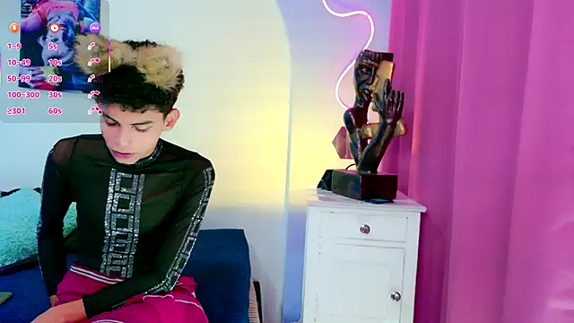 Room 69x online show from October 6, 12:57 pm