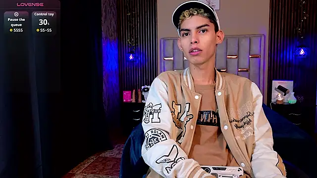 Room 69x online show from March 13, 12:56 pm