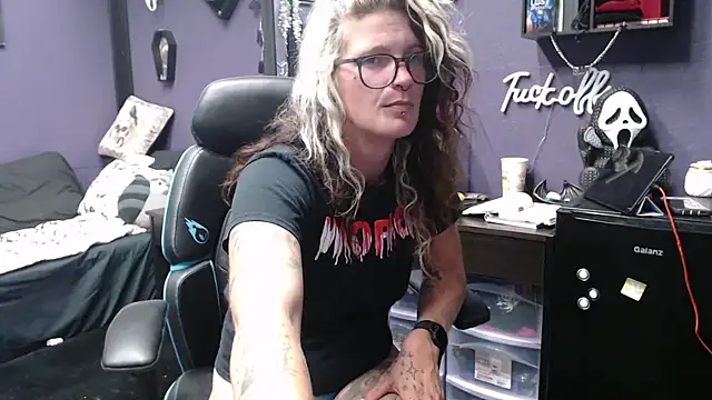 oddywithabody online show from October 11, 6:45 am