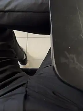 Snapshot of Monspeet_01 chatting on October 21, 11:16 pm Monspeet 01 online show from October 21, 11:16 pm