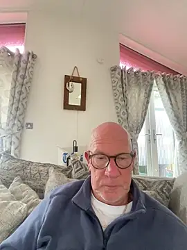 Snapshot of philefc chatting on October 31, 2:18 pm philefc online show from October 31, 2:18 pm