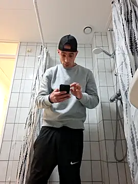 Snapshot of kompiee chatting on November 23, 12:10 am kompiee online show from November 23, 12:10 am