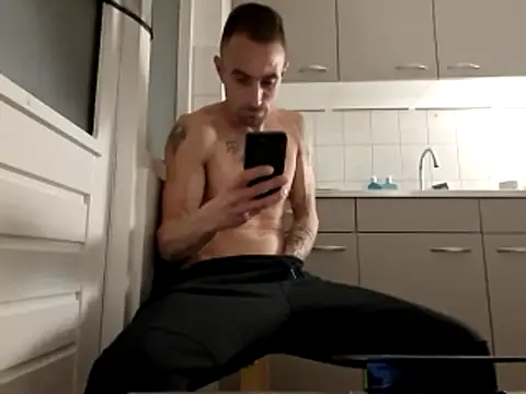 Snapshot of kompiee chatting on December 15, 3:33 am kompiee online show from December 15, 3:33 am