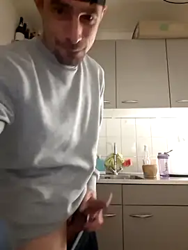 Snapshot of kompiee chatting on February 2, 2:54 am kompiee online show from February 2, 2:54 am