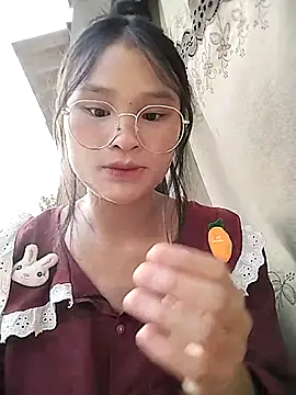 Snapshot of saronla_03 chatting on October 11, 9:30 am saronla 03 online show from October 11, 9:30 am