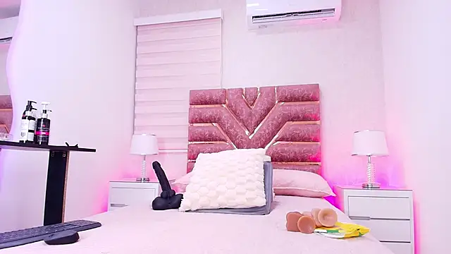 emma madi online show from December 20, 12:01 pm