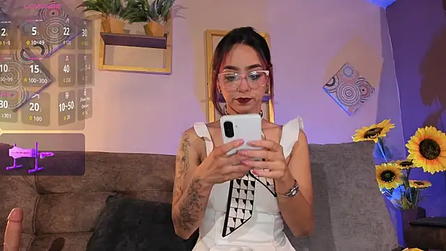 RACHELRUIZ online show from October 9, 3:21 pm