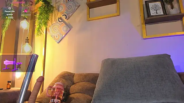 RACHELRUIZ online show from October 18, 5:35 pm