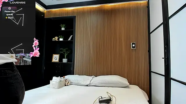 SamaraAnders  online show from May 26, 5:36 am