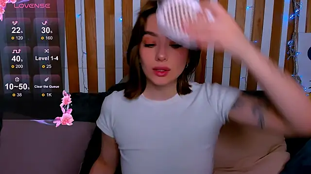 Emily Tylerr online show from February 20, 6:26 am