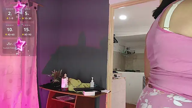 Snapshot of ROOSEQUEEN chatting on November 13, 7:02 pm ROOSEQUEEN online show from November 13, 7:02 pm